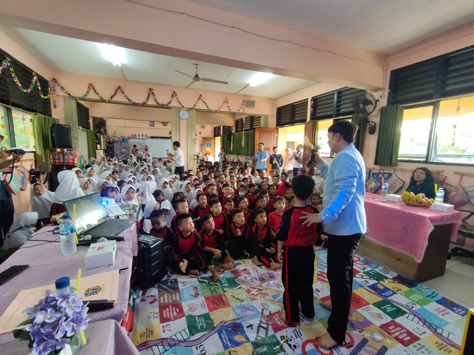 Ketupat Betawi Ketemu Pemustaka Bersama Tim Literasi Di SDN Kebon Kosong 16